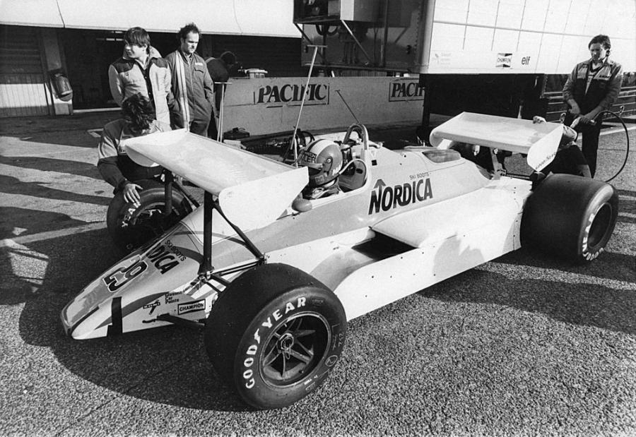  Arrows A4 1982 года  (фото 10 из 13)